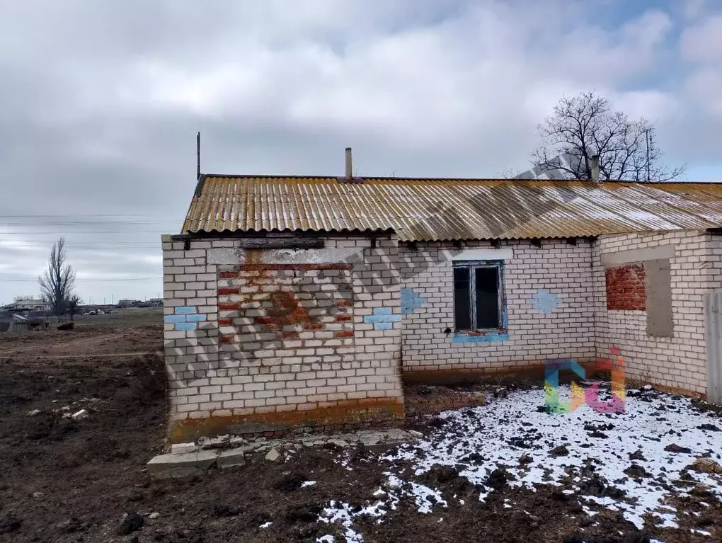 Дом в Калмыкия, Малодербетовский район, пос. Хонч Нур ул. Братьев ... - Фото 2