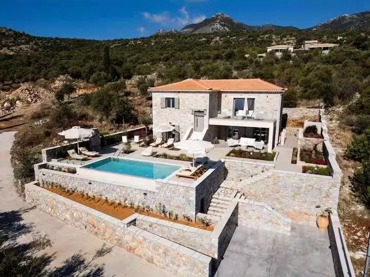 Дом в Краснодарский край, Сочи Школьная ул., 26А (300 м) - Фото 1