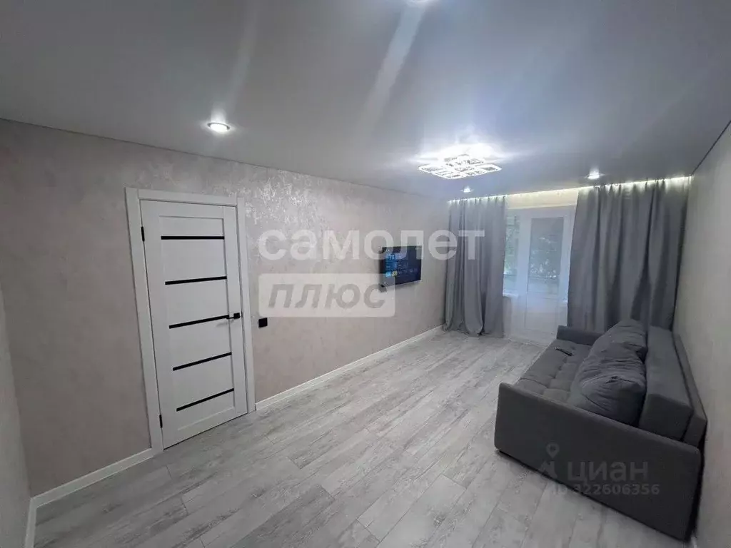 1-к кв. Челябинская область, Челябинск ул. Салавата Юлаева, 3 (33.3 м) - Фото 0