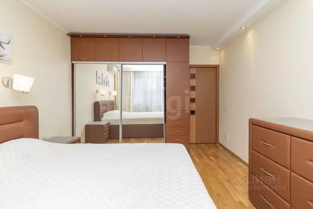 3-к кв. Тюменская область, Тюмень ул. Мельникайте, 125 (99.3 м) - Фото 1