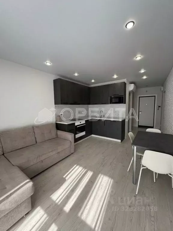 2-к кв. Тюменская область, Тюмень ул. Заполярная, 11к1 (67.24 м) - Фото 1