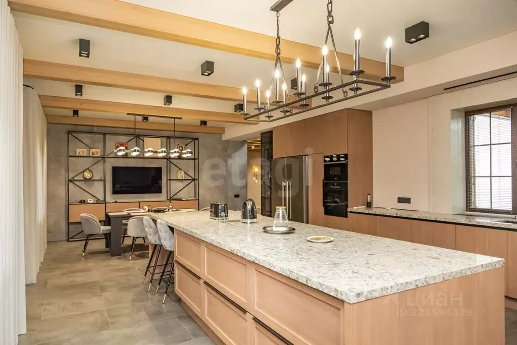 Дом в Красноярский край, Красноярск городской округ, пос. Минино ул. ... - Фото 1