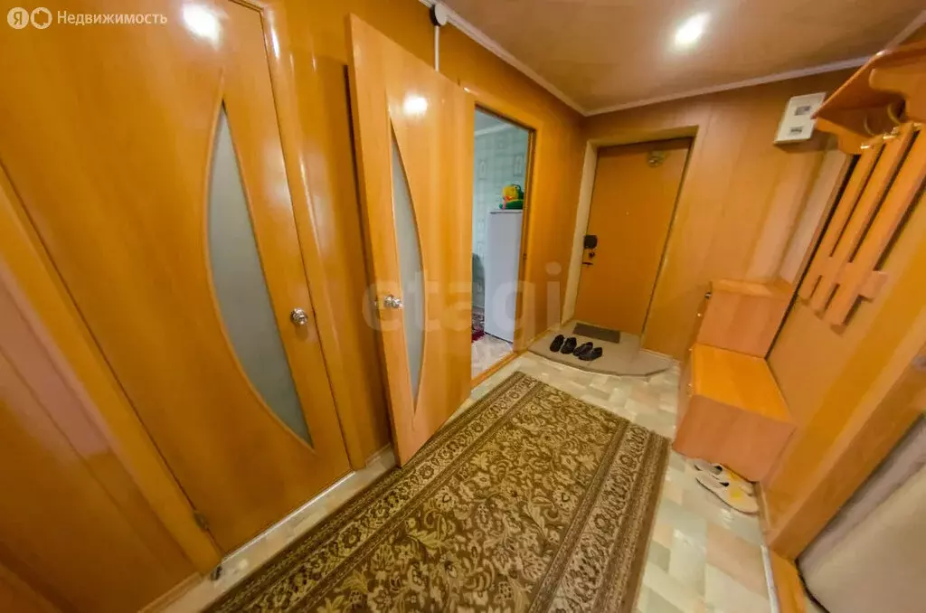 3-комнатная квартира: Шадринск, улица Коммуны, 22 (52.9 м) - Фото 1