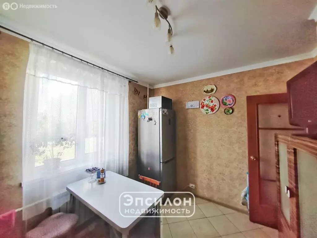 3-комнатная квартира: Курск, проспект Вячеслава Клыкова, 66 (76.4 м) - Фото 1