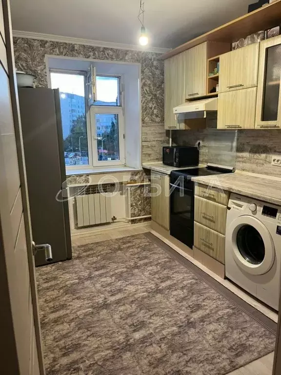 3-к кв. Тюменская область, Тюмень ул. Мельникайте, 126 (60.0 м) - Фото 1