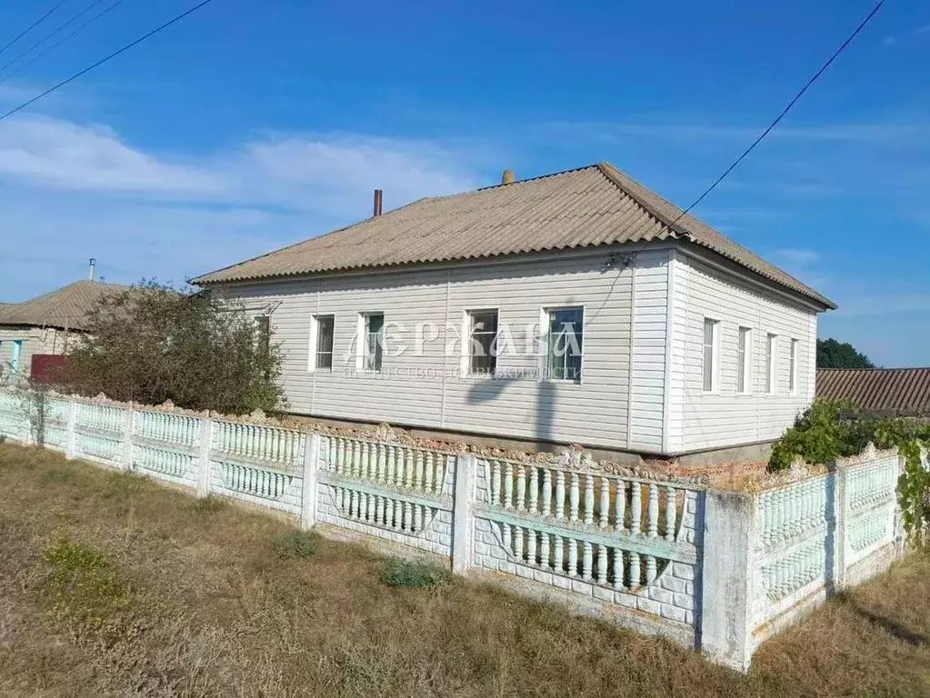 Дом в Белгородская область, Старооскольский городской округ, с. ... - Фото 1