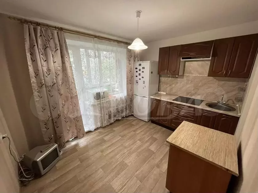 2-к. квартира, 60 м, 1/9 эт. - Фото 1