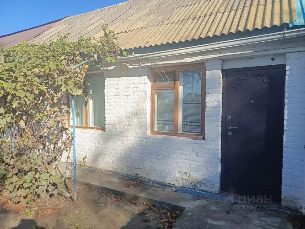 Дом в Астраханская область, Лиман рп ул. Космонавтов, 40 (90 м) - Фото 1