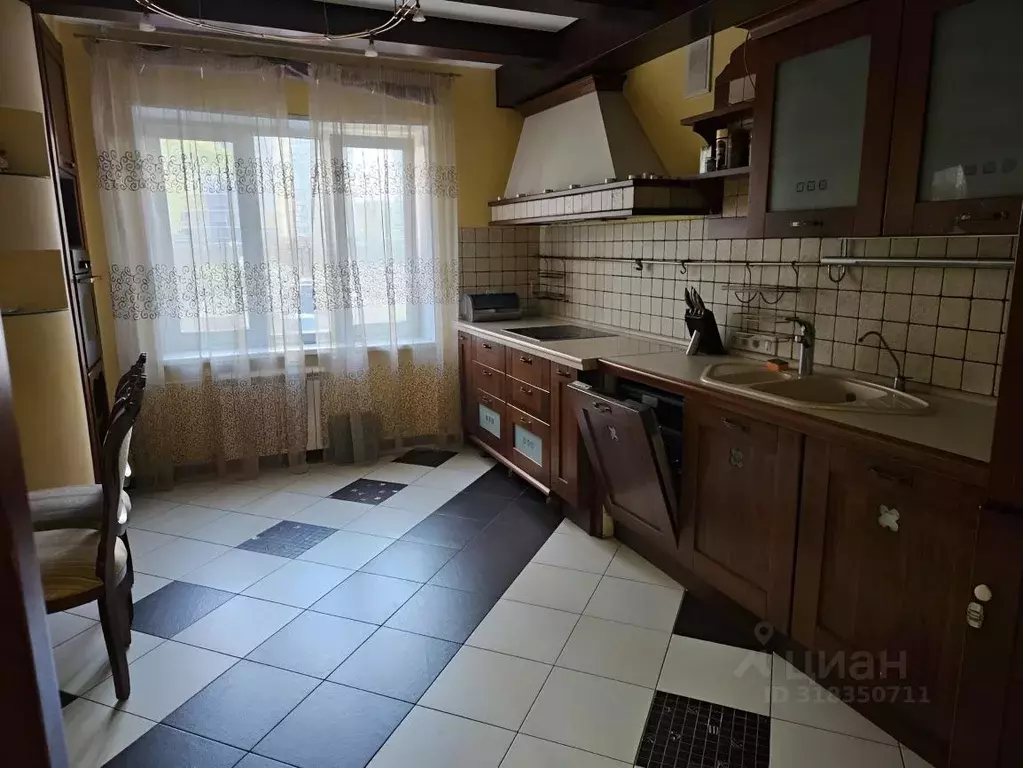 3-к кв. Удмуртия, Ижевск Красногеройская ул., 60 (100.0 м) - Фото 0