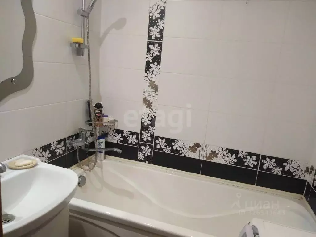 3-к кв. Тюменская область, Тюмень Заречный проезд, 12 (65.0 м) - Фото 1