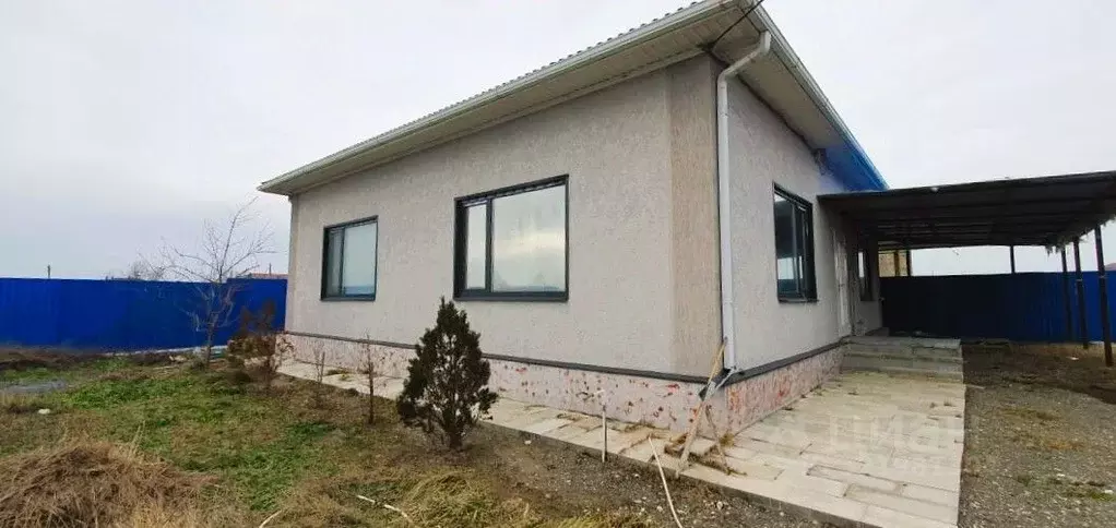 Дом в Краснодарский край, Темрюкский район, Ахтанизовское с/пос, пос. ... - Фото 1