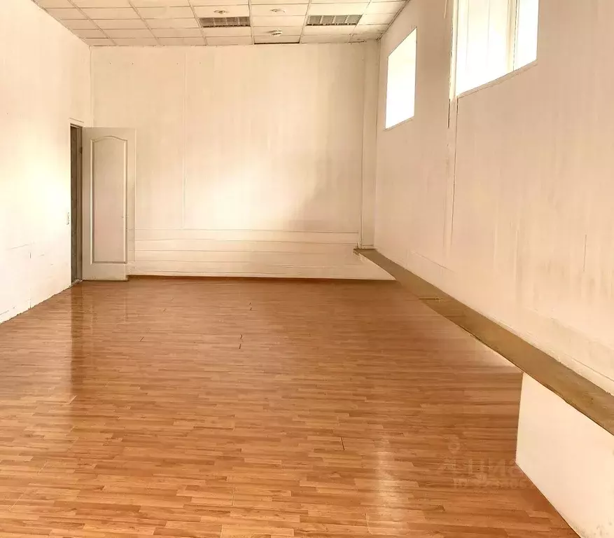 Офис в Саратовская область, Саратов Комсомольская ул., 52 (70 м) - Фото 1