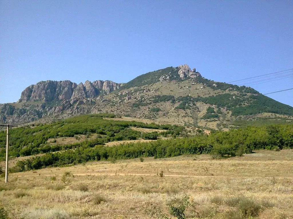 Лучистое алушта. Село лучистое Алушта. Поселок Лучистый Алушта. Село лучистое Алушта Крым. Посёлок лучистое Крым Алушта.