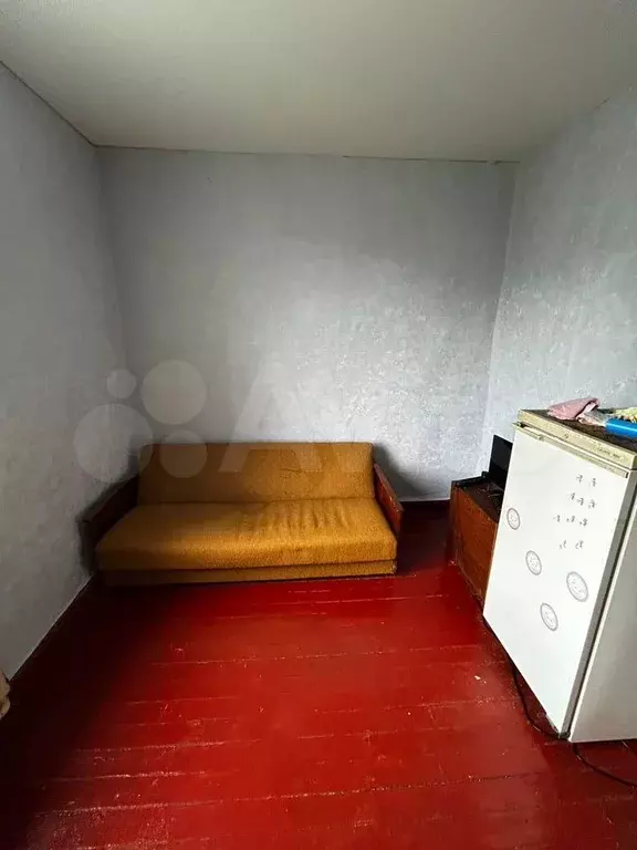 Комната 13 м в 4-к., 2/2 эт. - Фото 1