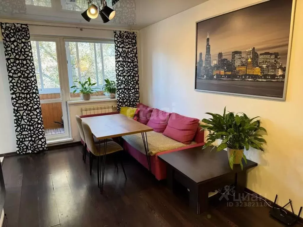 3-к кв. Свердловская область, Екатеринбург ул. Ясная, 24 (73.4 м) - Фото 0