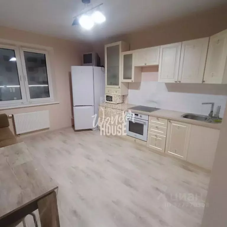 2-к кв. Тюменская область, Тюмень ул. Тальниковая, 1 (55.0 м) - Фото 1