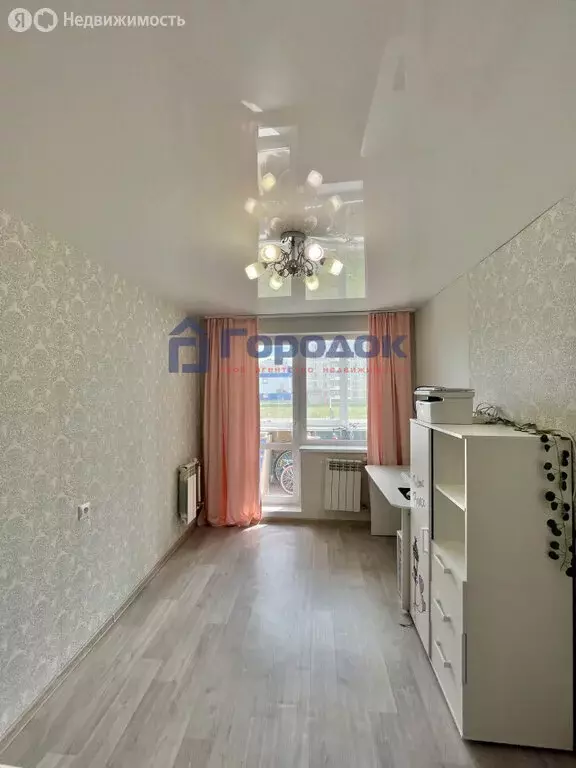 4-комнатная квартира: Каменск-Уральский, бульвар Парижской Коммуны, 20 ... - Фото 1