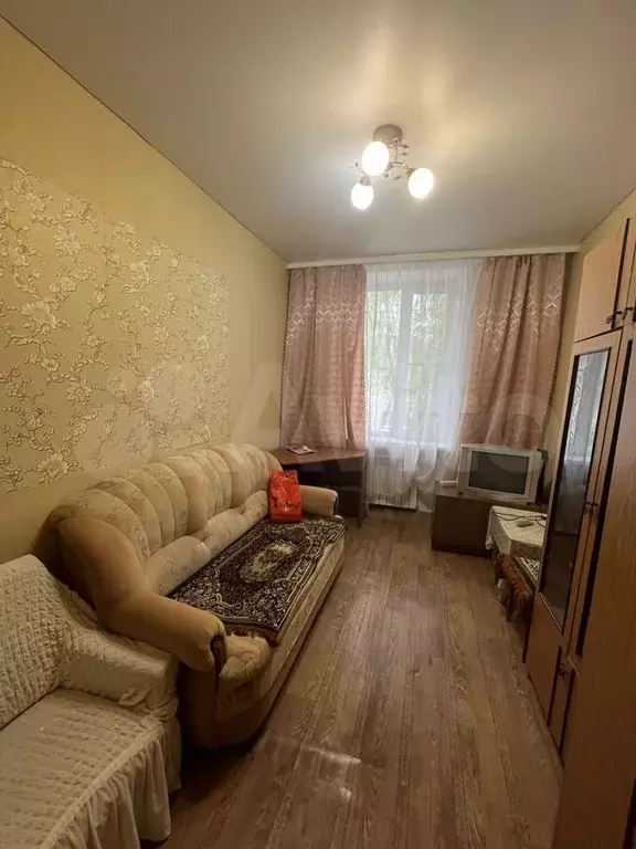 Комната 15,7 м в 4-к., 2/2 эт. - Фото 1