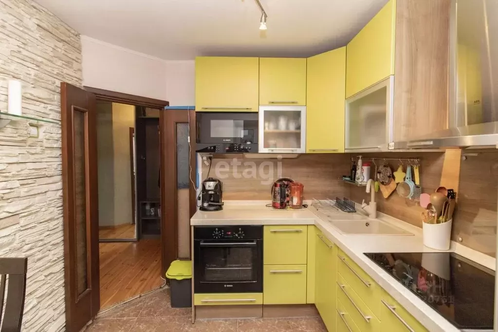 3-к кв. Тюменская область, Тюмень ул. Елизарова, 8 (62.4 м) - Фото 1