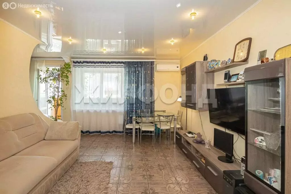 3-комнатная квартира: Бердск, улица Ленина, 13А (72 м) - Фото 0