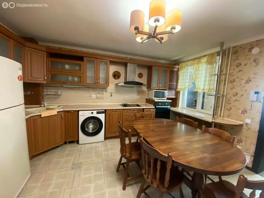 3-комнатная квартира: Феодосия, улица Володарского, 15А (79.9 м) - Фото 1