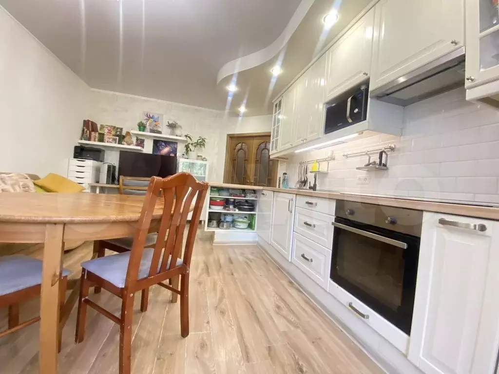 2-к. квартира, 70 м, 2/18 эт. - Фото 1