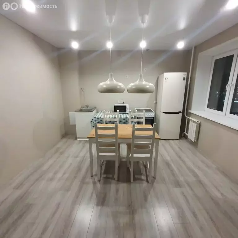 2-комнатная квартира: Тюмень, улица Мельникайте, 34 (65 м) - Фото 1