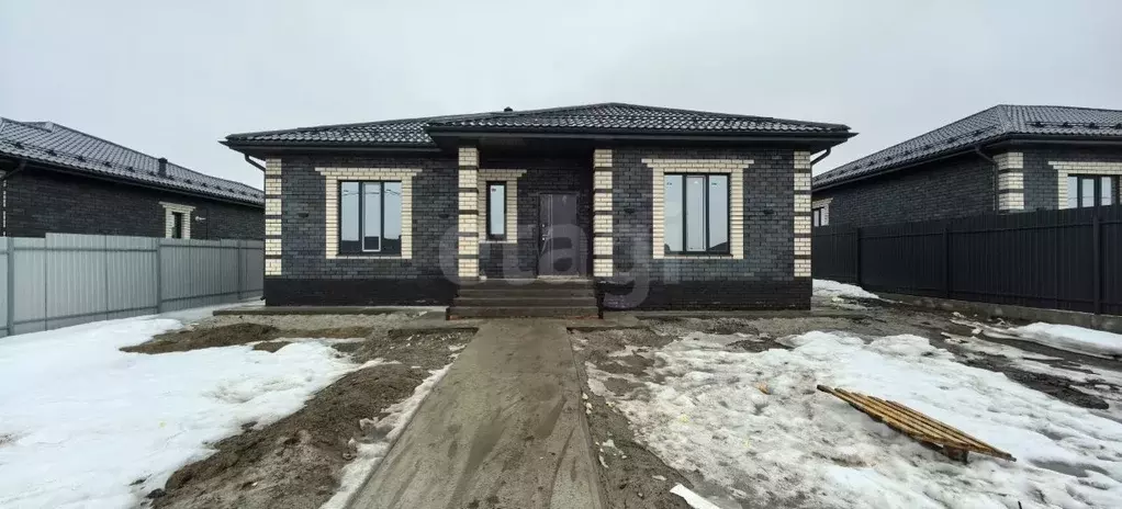 Дом в Курская область, Курский район, Моковский сельсовет, д. 1-я ... - Фото 1