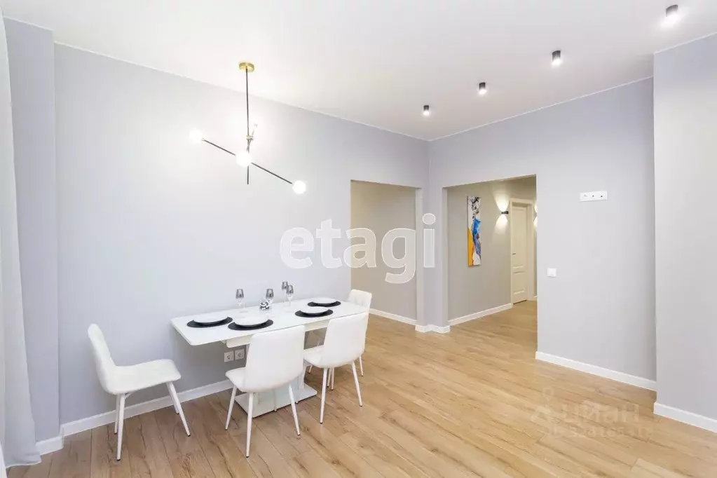 3-к кв. Тюменская область, Тюмень ул. 50 лет Октября, 4 (99.0 м) - Фото 1