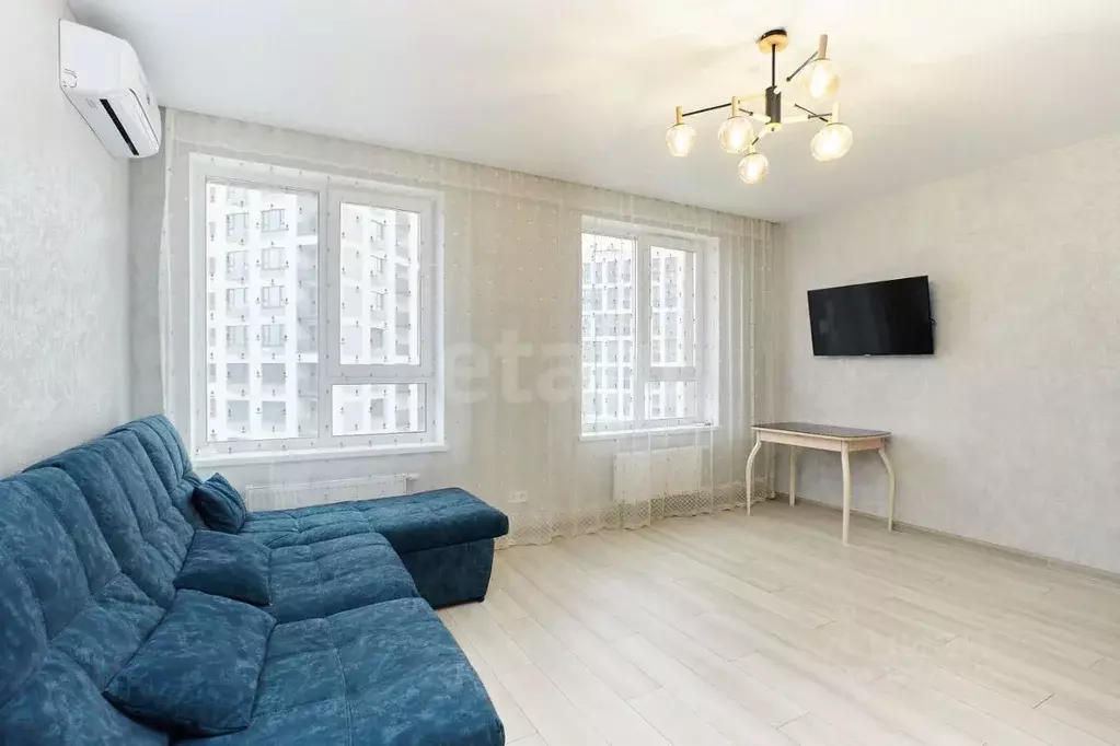 Студия Тюменская область, Тюмень ул. Василия Подшибякина, 11 (28.2 м) - Фото 1