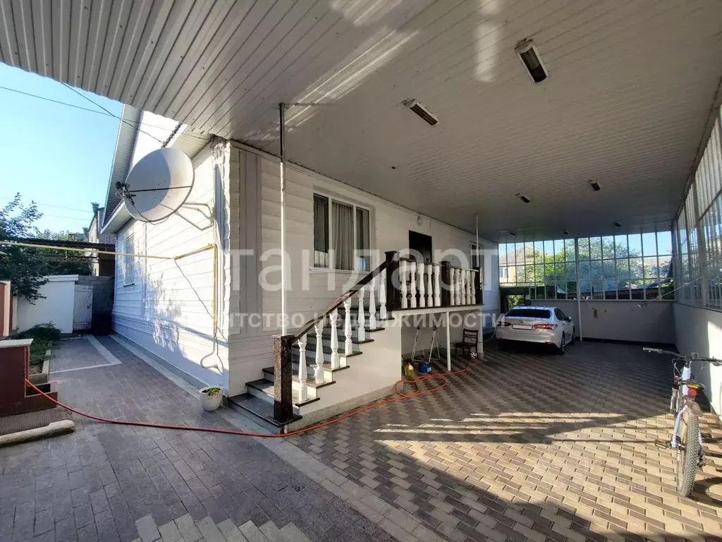 Дом в Ставропольский край, Ессентуки Российская ул. (243 м) - Фото 1