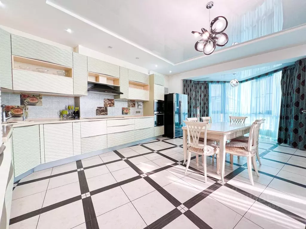 3-к кв. Иркутская область, Иркутск бул. Гагарина, 66 (170.0 м) - Фото 1