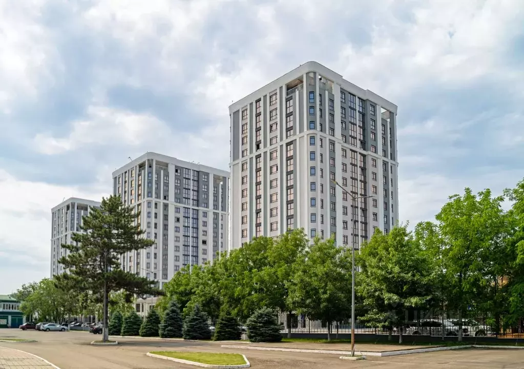 2-к кв. Адыгея, Майкоп ул. Гагарина, 1 (74.1 м) - Фото 0