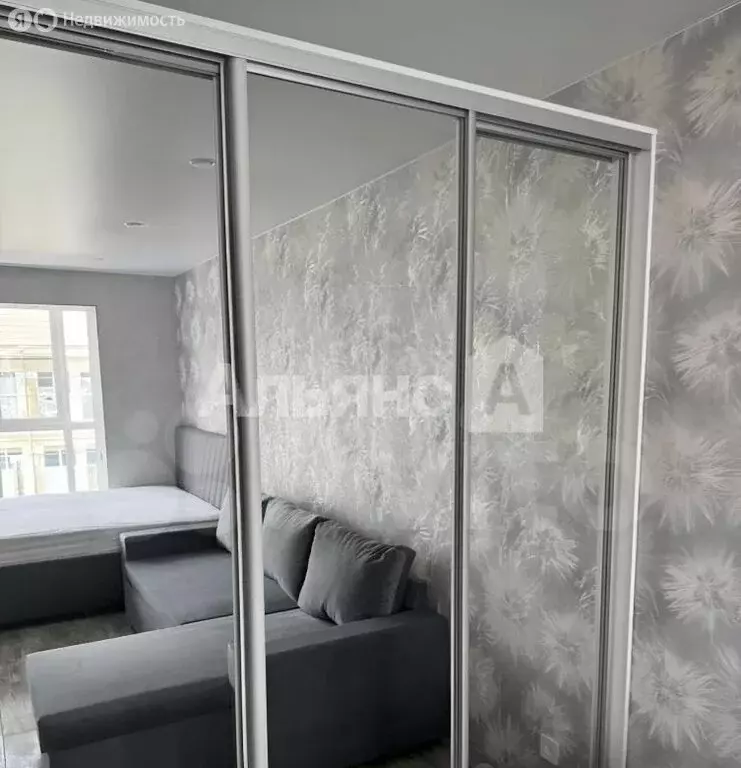 Квартира-студия: Шахты, проспект Победа Революции, 130А (37 м) - Фото 2