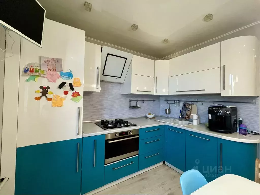 2-к кв. Ленинградская область, Гатчина просп. 25 Октября, 52б (61.9 м) - Фото 1