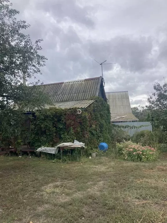 Дом в Саратовская область, Энгельсский район, Красноярское ... - Фото 1