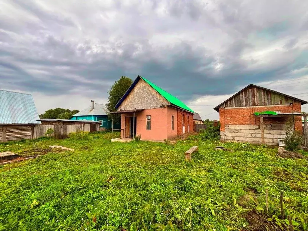 Дом в Башкортостан, Иглинский район, Турбаслинский сельсовет, с. ... - Фото 1