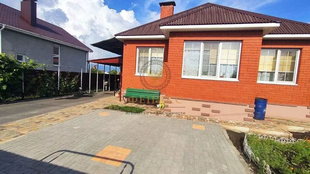 Дом в Белгородская область, Корочанский район, Мелиховское с/пос, с. ... - Фото 1