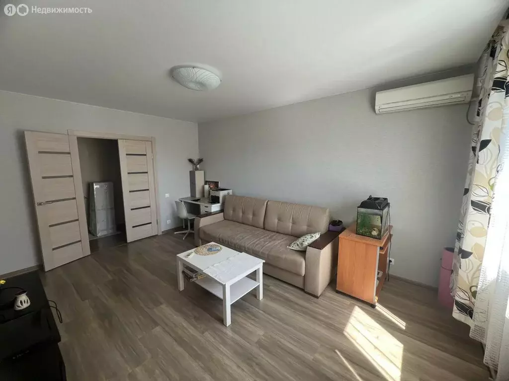 3-комнатная квартира: Волгоград, бульвар Энгельса, 29 (65 м) - Фото 0