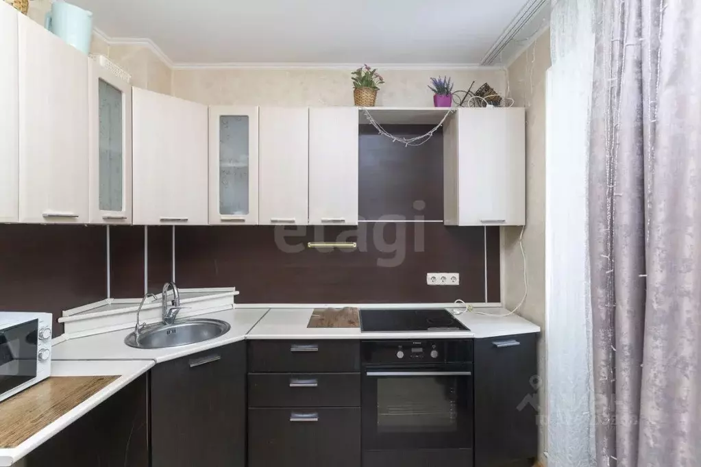 2-к кв. Тюменская область, Тюмень ул. Прокопия Артамонова, 4 (49.8 м) - Фото 1