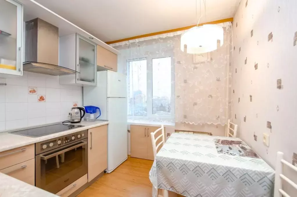 3-к кв. Новосибирская область, Новосибирск ул. Челюскинцев, 14 (58.0 ... - Фото 0