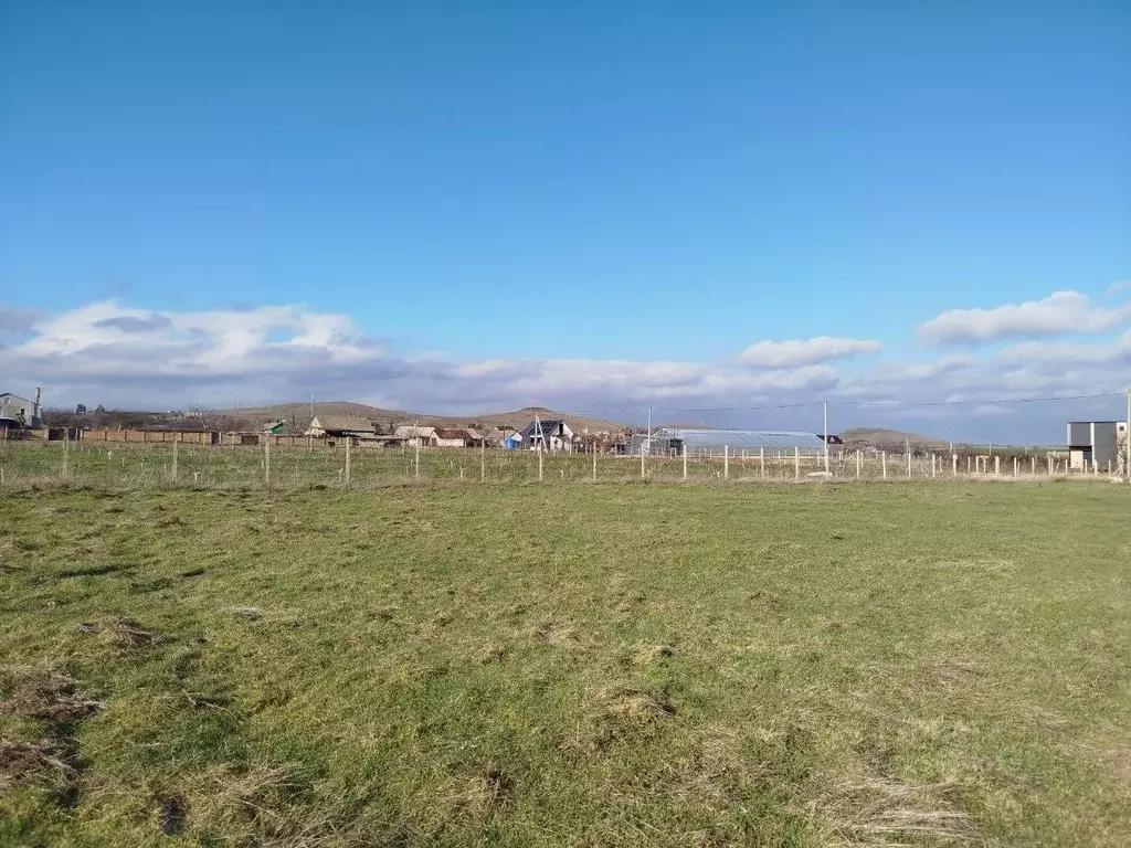 Участок в Крым, Кировский район, Первомайское с/пос, с. Отважное ул. ... - Фото 2