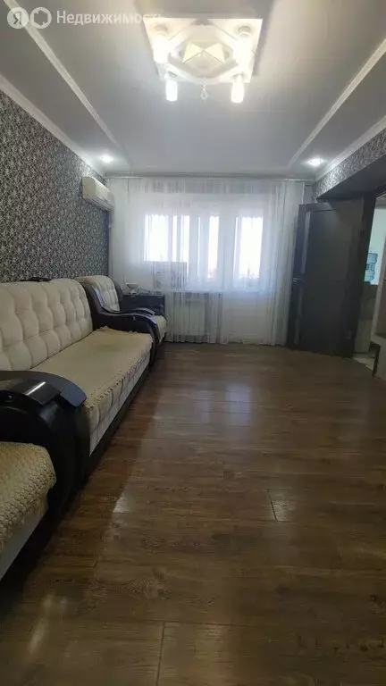 3-комнатная квартира: Новокубанск, улица Ленина, 31 (76 м) - Фото 0