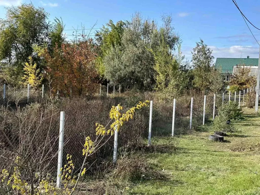 Участок в Саратовская область, Энгельсский район, Красноярское ... - Фото 0