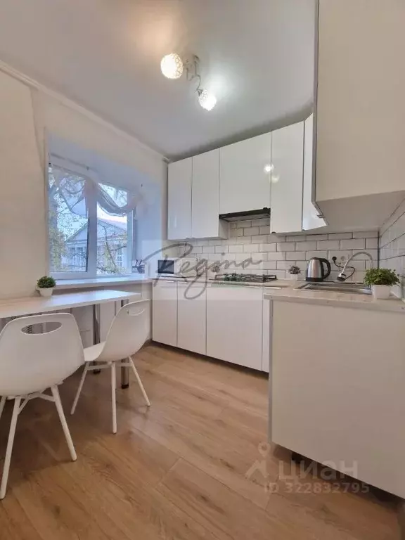 2-к кв. Башкортостан, Уфа Коммунистическая ул., 54 (46.0 м) - Фото 0