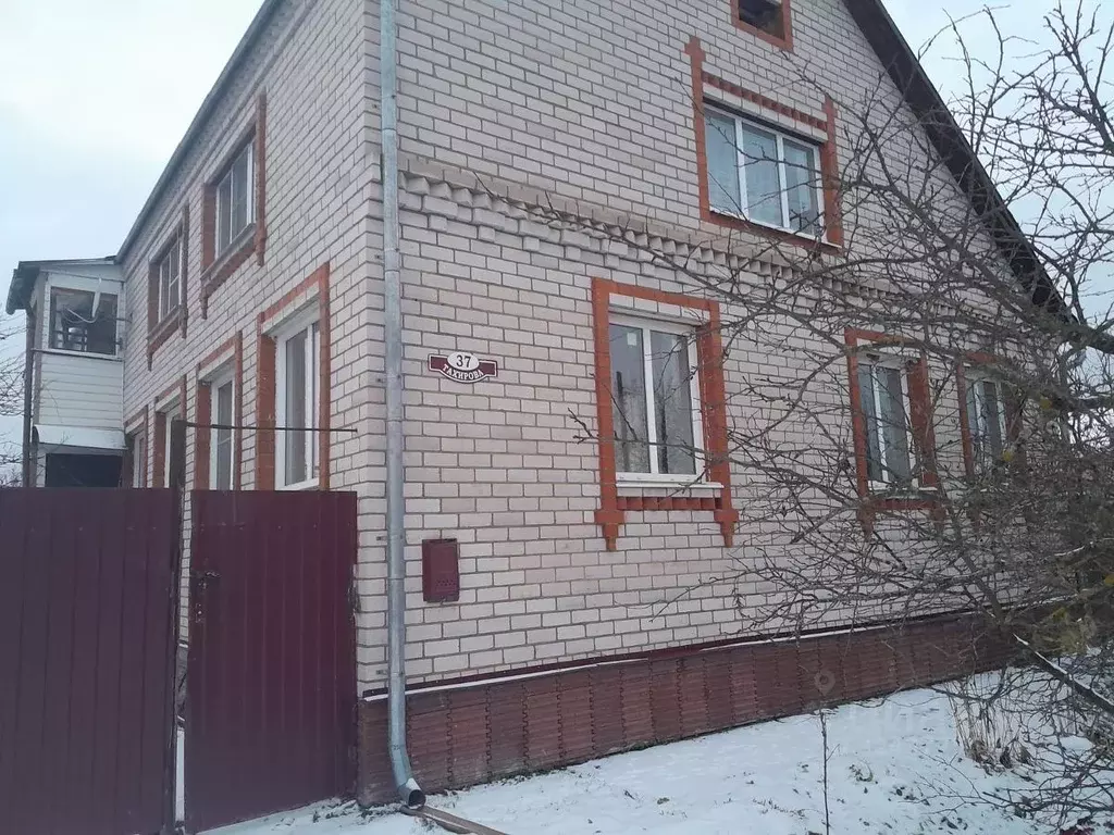 Дом в Новгородская область, Старая Русса ул. Тахирова, 37 (250 м) - Фото 1