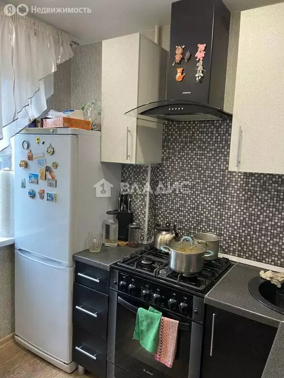3-комнатная квартира: Волгоград, микрорайон Керамический, улица ... - Фото 0