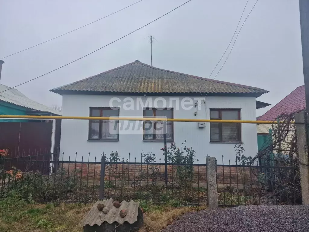 Дом в Курская область, Октябрьский район, Большедолженковский ... - Фото 1