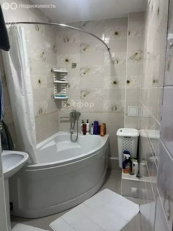 3-комнатная квартира: Феодосия, улица Дружбы, 42Е (100 м) - Фото 0