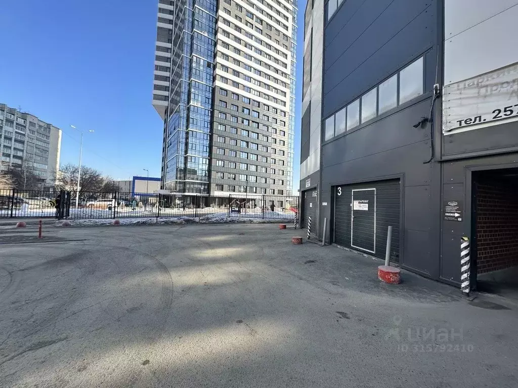 Гараж в Свердловская область, Екатеринбург ул. Белинского, 177Ак4 (14 ... - Фото 0